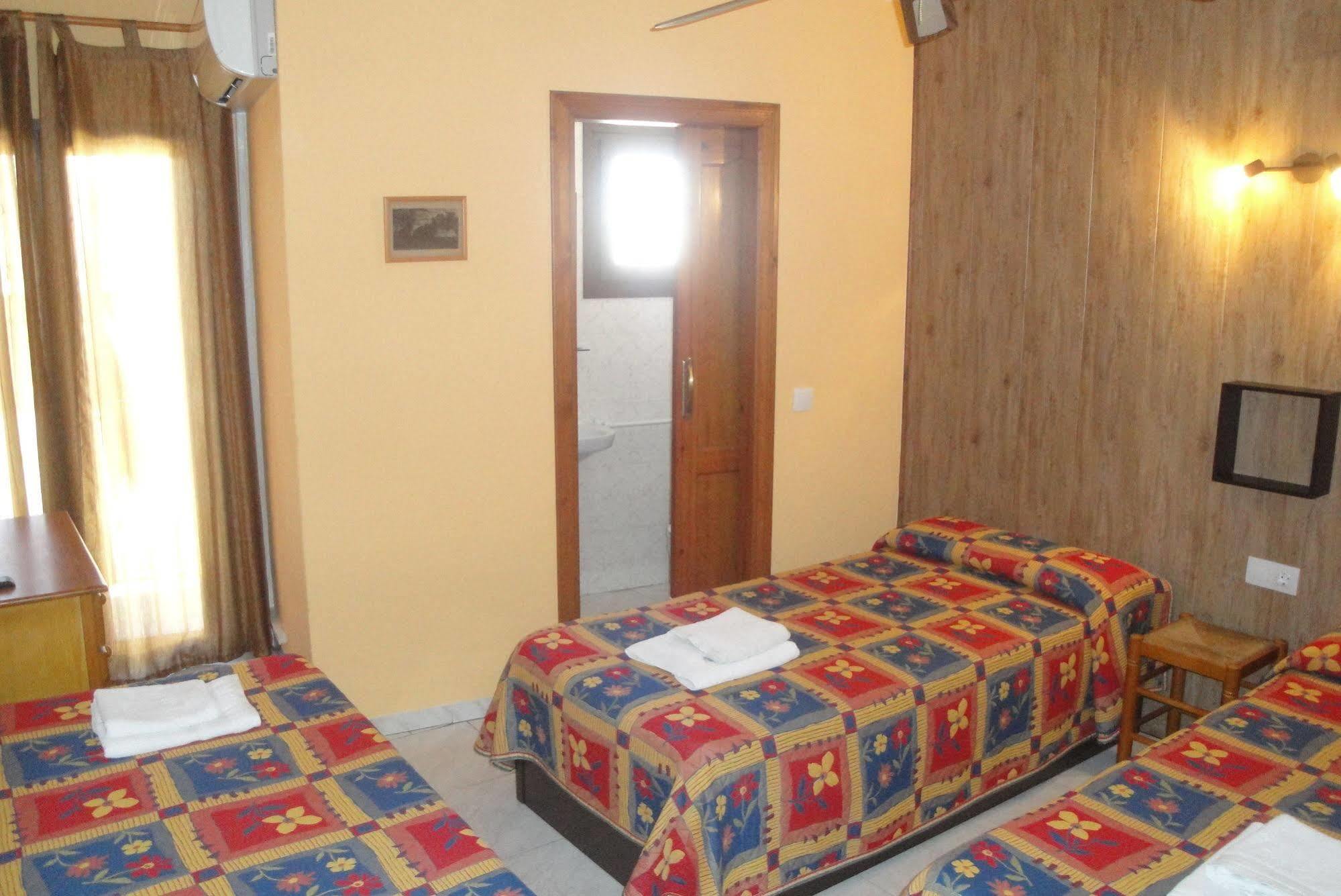 Hostal Cristina Denia Ngoại thất bức ảnh